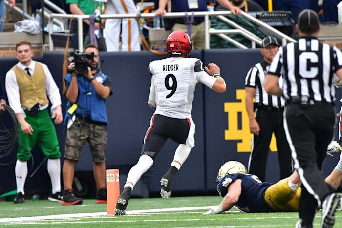 Desmond Ridder scored a rushing touchdown against Notre Dame